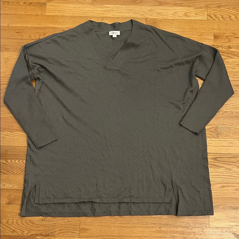 Style & Co. Woman’s green Long Sleeve V-Neck Shirt